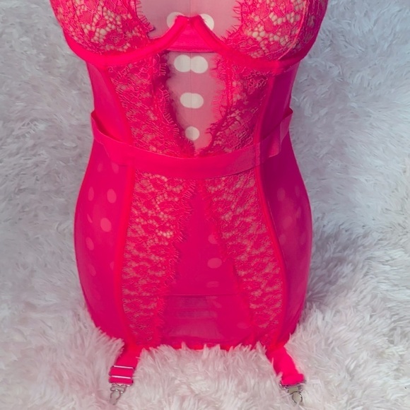 Victoria’s Secret neon pink Merry Widow sheer lace & mesh garter lingerie - Picture 4 of 11